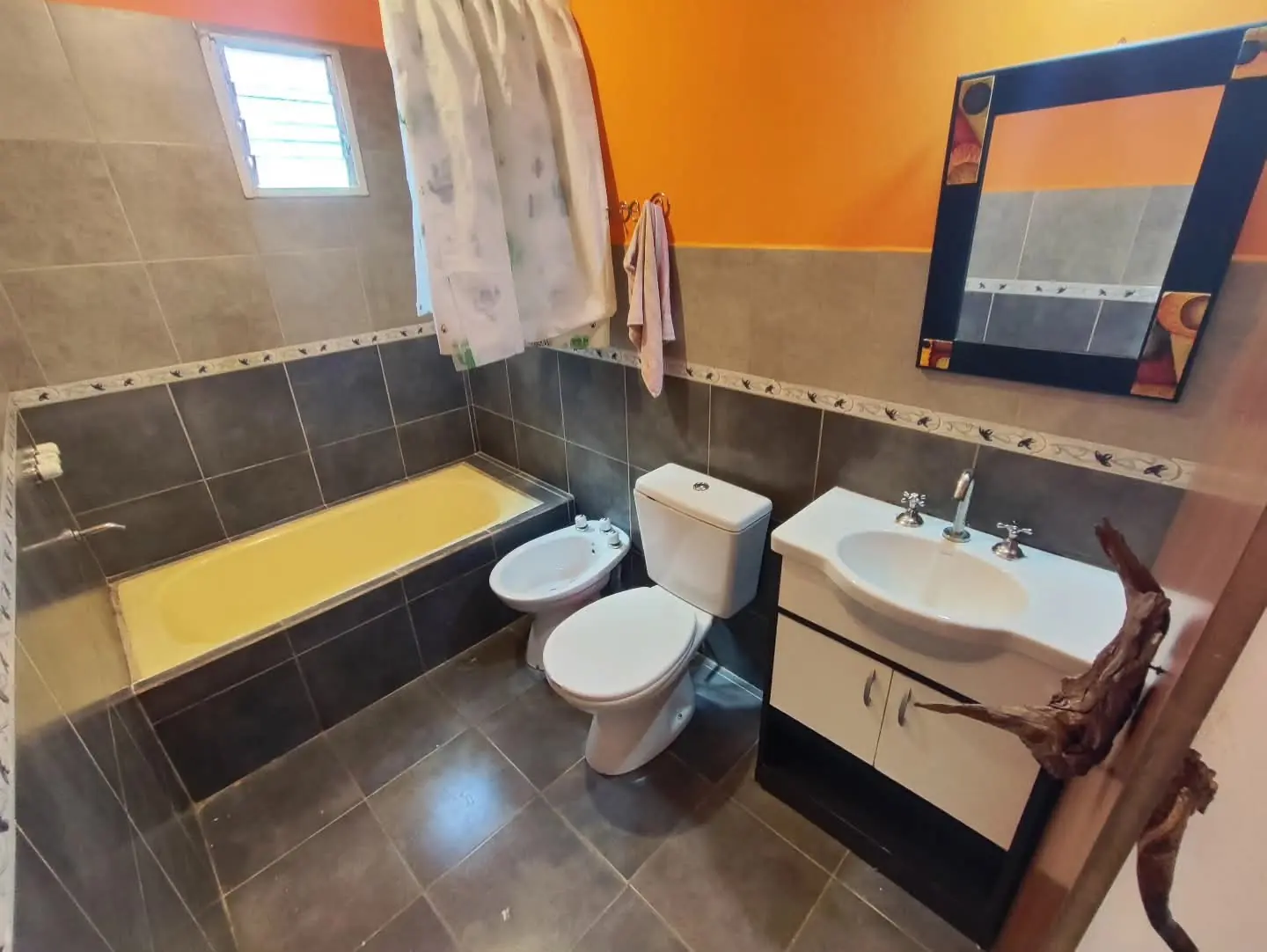 Baño completo del alojamiento temporario